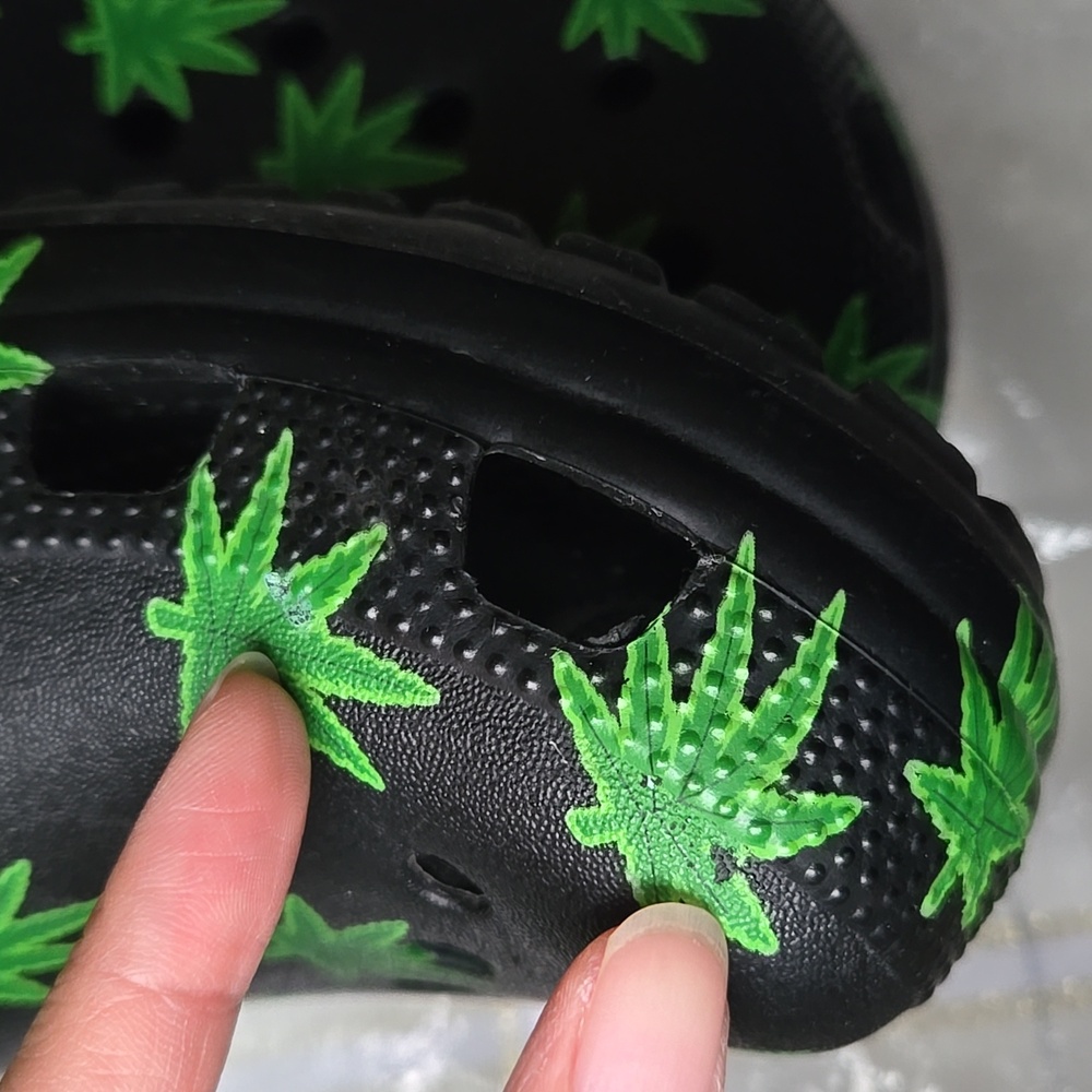 Crocs Classic Hemp Leaf Clog - Picture 12 of 12